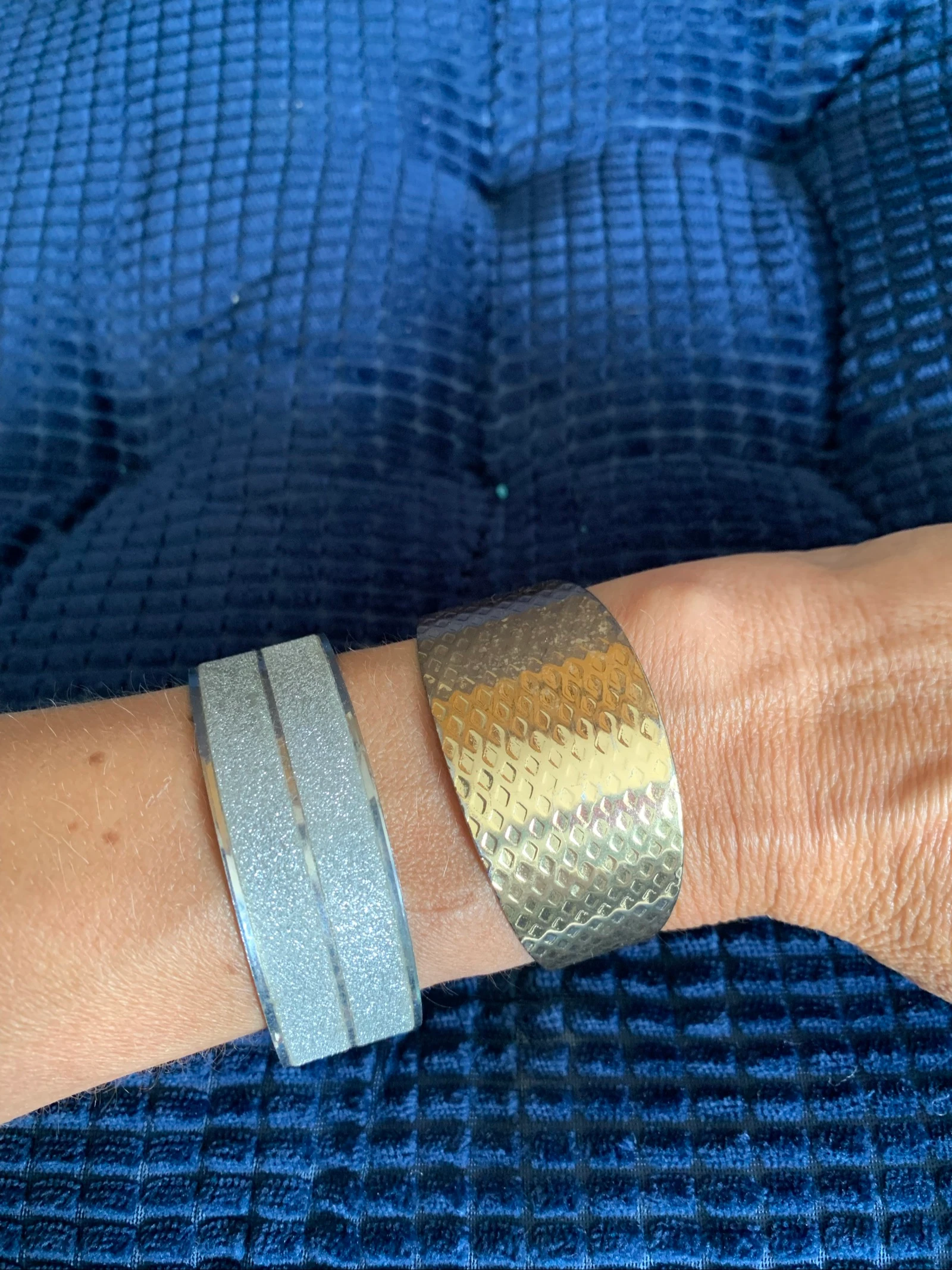 Lot de 2 bracelets fantaisie – Doré & Argenté – Très bon état